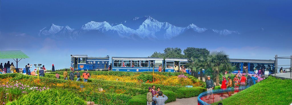 darjeeling with toy train
